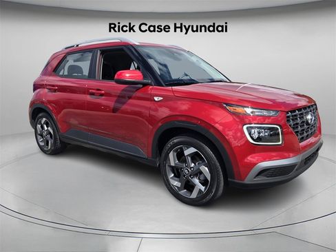 Certified 2023 Hyundai Venue Limited w/ Cargo Package image 9