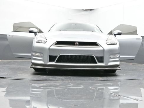 Used 2012 Nissan GT-R Premium image 69