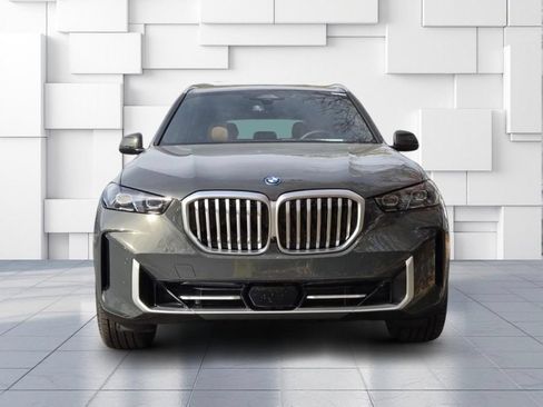 Used 2026 BMW X5 xDrive50e w/ Premium Package AWD/4WD image 2