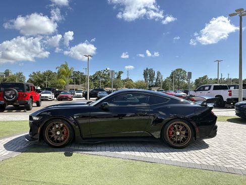 Used 2025 Ford Mustang GT Premium w/ GT Performance Package RWD image 4