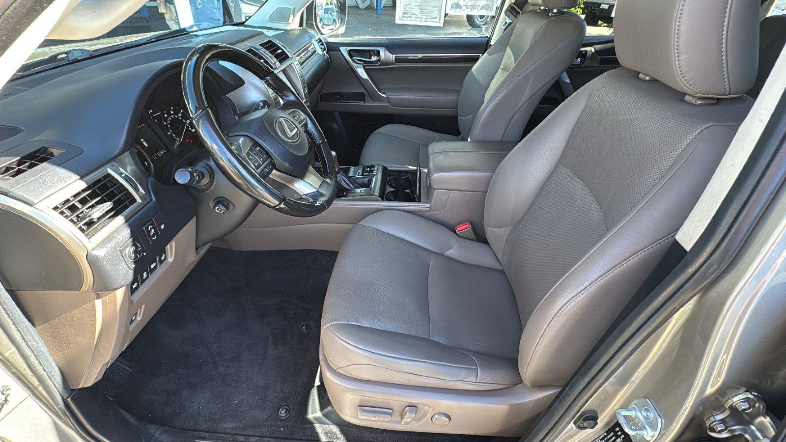 Used 2021 Lexus GX 460 Premium w/ Premium Package AWD/4WD image 24