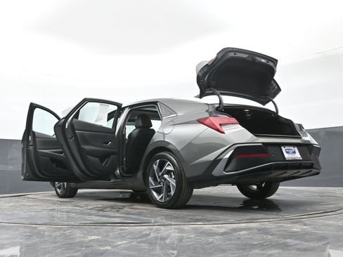 Certified 2024 Hyundai Elantra Limited image 50