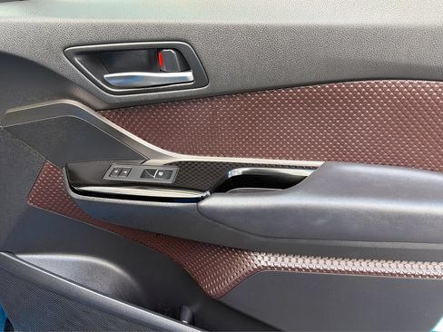 Used 2019 Toyota C-HR Limited FWD image 21