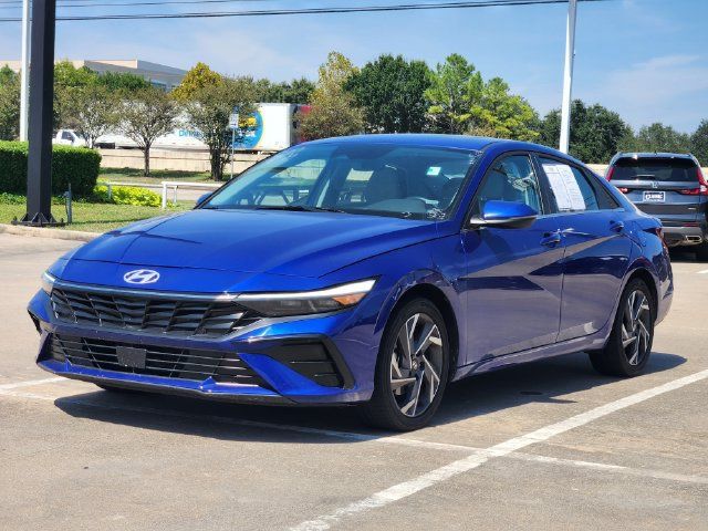 Used 2025 Hyundai Elantra Limited FWD image 3