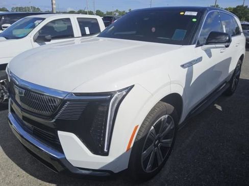 Used 2025 Cadillac Escalade IQ Luxury 2 AWD/4WD image 3