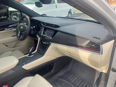 Used 2017 Cadillac XT5 Premium Luxury w/ Driver Assist Package image 36