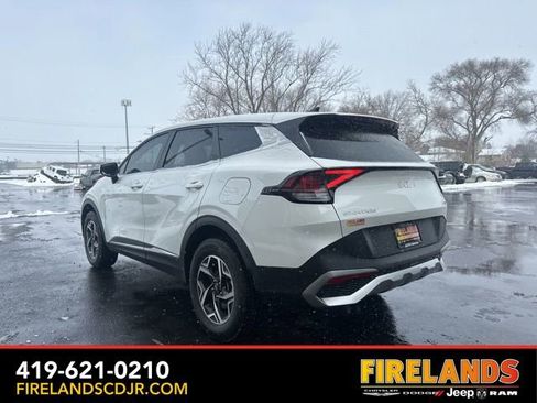 Used 2023 Kia Sportage LX image 8