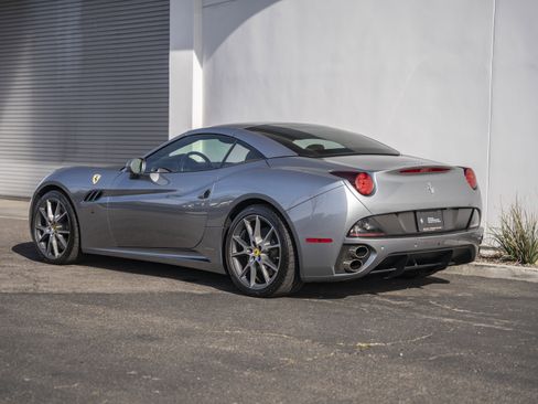 Used 2010 Ferrari California image 10