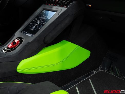 Used 2022 Lamborghini Huracan STO RWD image 39