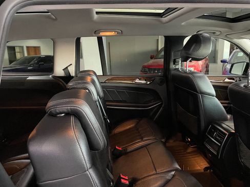 Used 2014 Mercedes-Benz GL 450 4MATIC image 27