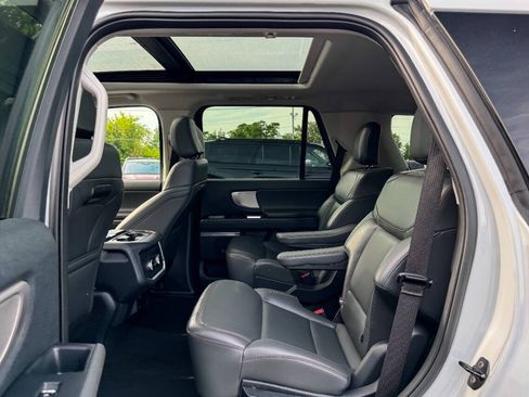 Used 2025 Ford Expedition Active AWD/4WD image 26