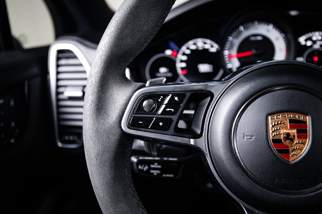 Certified 2023 Porsche Cayenne Platinum Edition AWD/4WD image 17