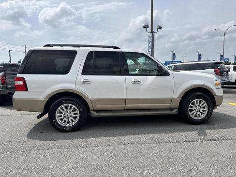 Used 2014 Ford Expedition XLT w/ Equipment Group 202A RWD image 4