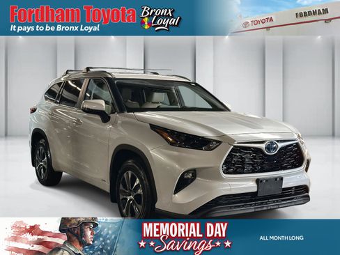 Used 2023 Toyota Highlander XLE AWD/4WD image 1