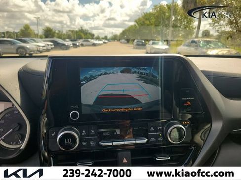 Used 2023 Toyota Highlander XLE FWD image 28