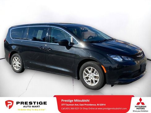 Used 2022 Chrysler Voyager LX image 1