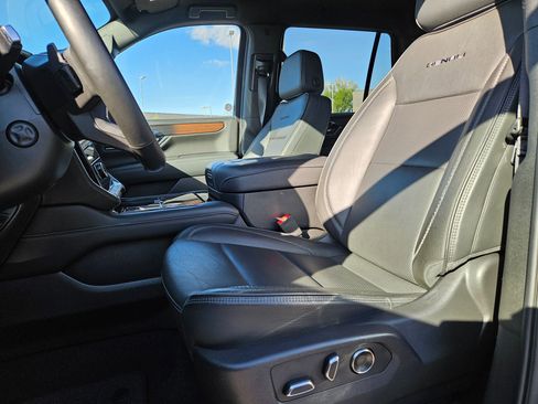 Used 2025 GMC Yukon Denali AWD/4WD image 14