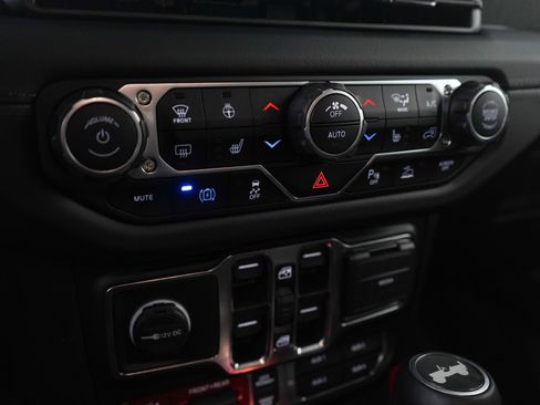 Used 2024 Jeep Wrangler Unlimited Rubicon 4xe AWD/4WD image 22