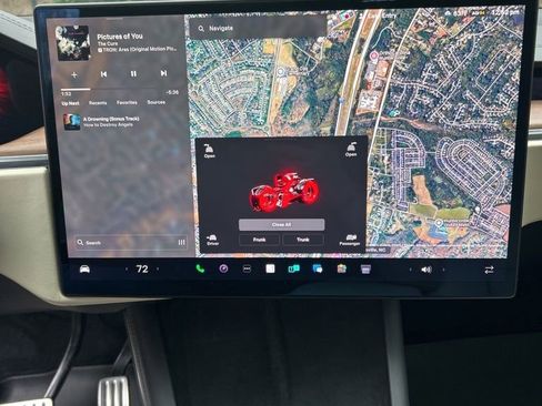 Used 2023 Tesla Model X image 11