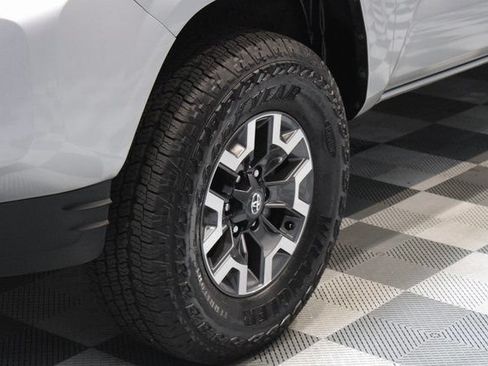 Used 2022 Toyota Tacoma SR AWD/4WD image 25