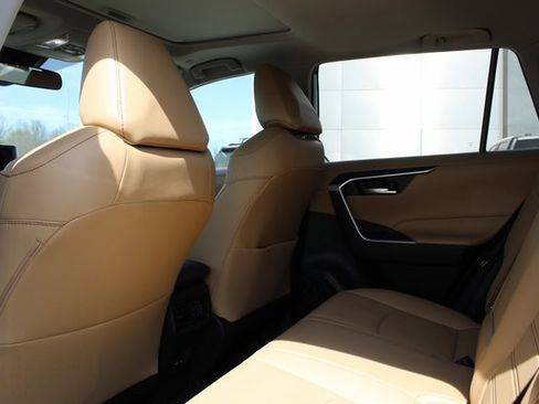 Used 2023 Toyota RAV4 XLE Premium image 13