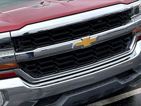 Used 2018 Chevrolet Silverado 1500 LT w/ All Star Edition image 27