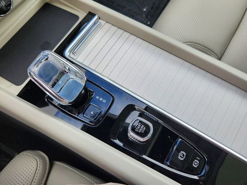 New 2026 Volvo XC60 B5 Ultra w/ Protection Package Premier image 11