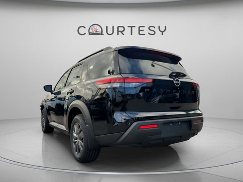 New 2025 Nissan Pathfinder SV image 4