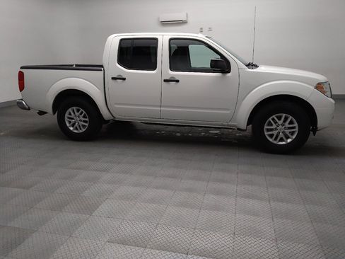 Used 2018 Nissan Frontier SV RWD image 11