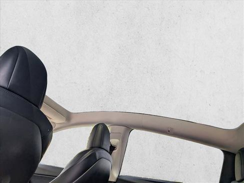 Used 2021 Tesla Model Y Long Range AWD/4WD image 18