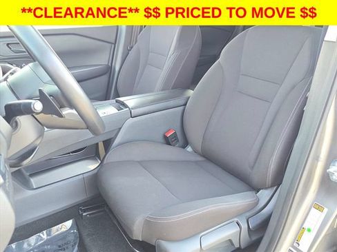 Used 2024 Nissan Rogue S FWD image 17