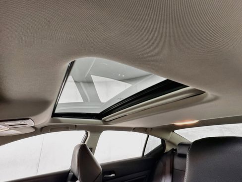 Used 2024 Nissan Altima 2.5 SR w/ SR Premium Package AWD/4WD image 5