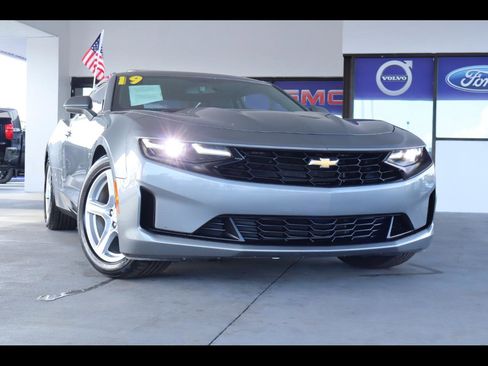 Used 2019 Chevrolet Camaro LT w/ Technology Package RWD image 1