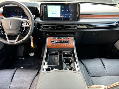 New 2025 Lincoln Aviator Black Label w/ Jet Appearance Package image 31