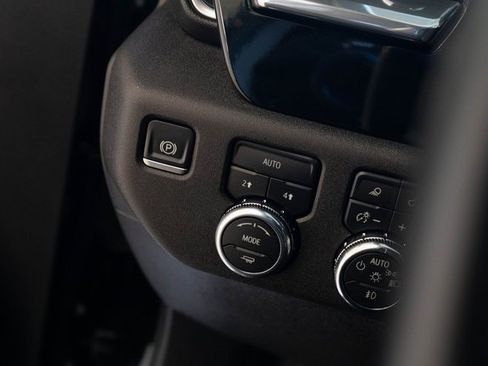 Used 2024 GMC Sierra 1500 SLT image 25