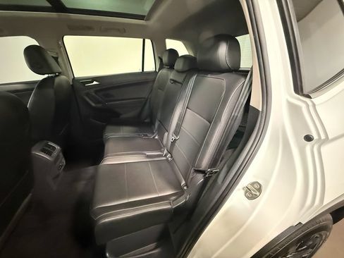 Used 2018 Volkswagen Tiguan SE w/ Panoramic Sunroof Package AWD/4WD image 8