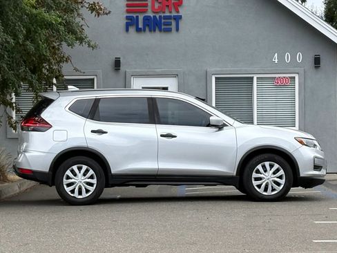 Used 2018 Nissan Rogue S FWD image 4