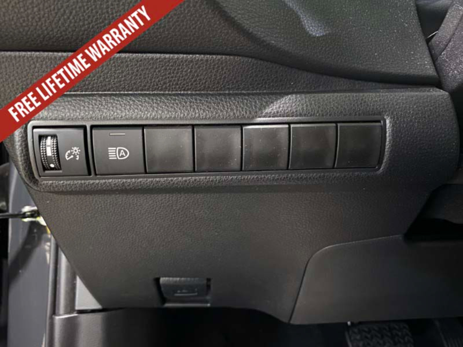 Used 2025 Toyota Corolla SE FWD image 35