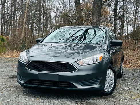 Used 2018 Ford Focus S image 1