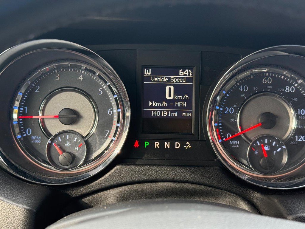 Used 2014 Chrysler Town & Country Touring FWD image 17