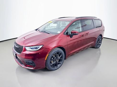 Used 2023 Chrysler Pacifica Touring-L w/ S Appearance Package image 3