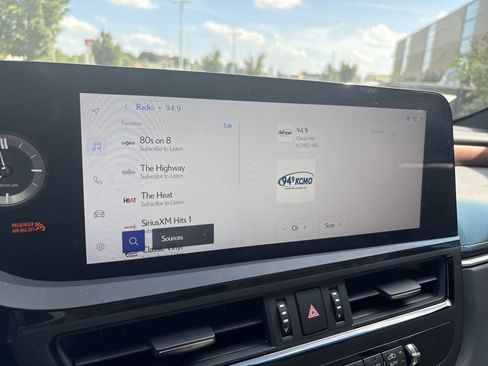Used 2025 Lexus ES 300h w/ Premium Package FWD image 23
