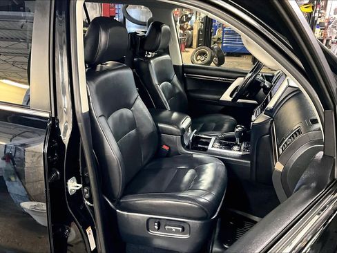 Certified 2017 Toyota Land Cruiser image 7