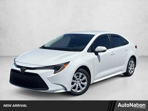 Certified 2025 Toyota Corolla LE image 1
