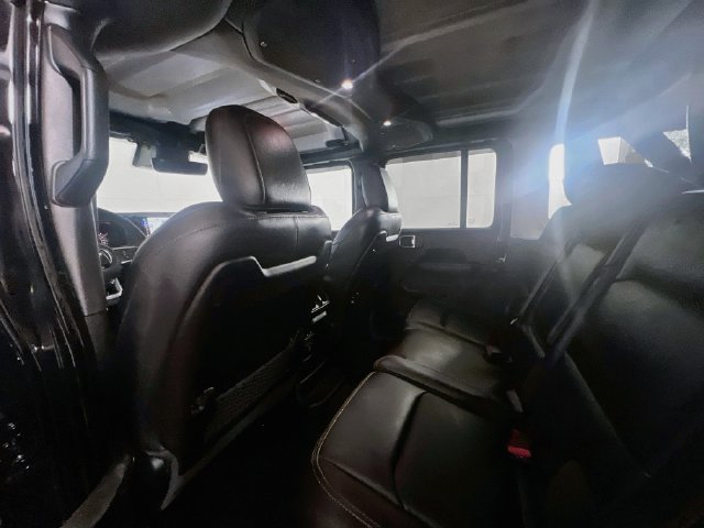 Used 2024 Jeep Wrangler Unlimited Sahara w/ Technology Group AWD/4WD image 18
