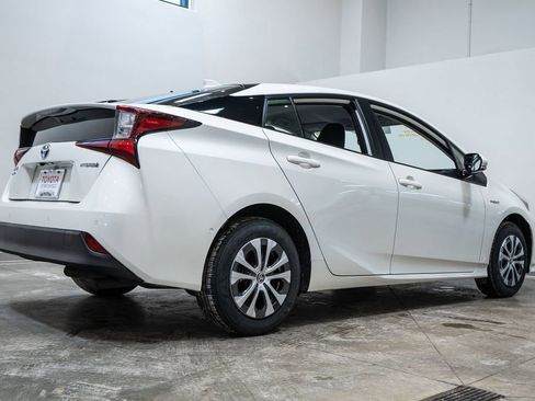 Used 2020 Toyota Prius LE image 7