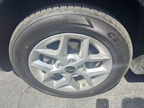 Used 2024 Kia Soul LX w/ Option Group 015 image 16