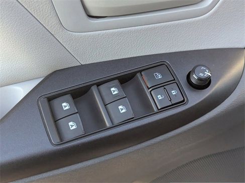 Used 2016 Toyota Sienna L image 24