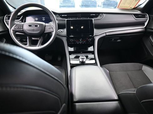 Used 2023 Jeep Grand Cherokee Altitude AWD/4WD image 39