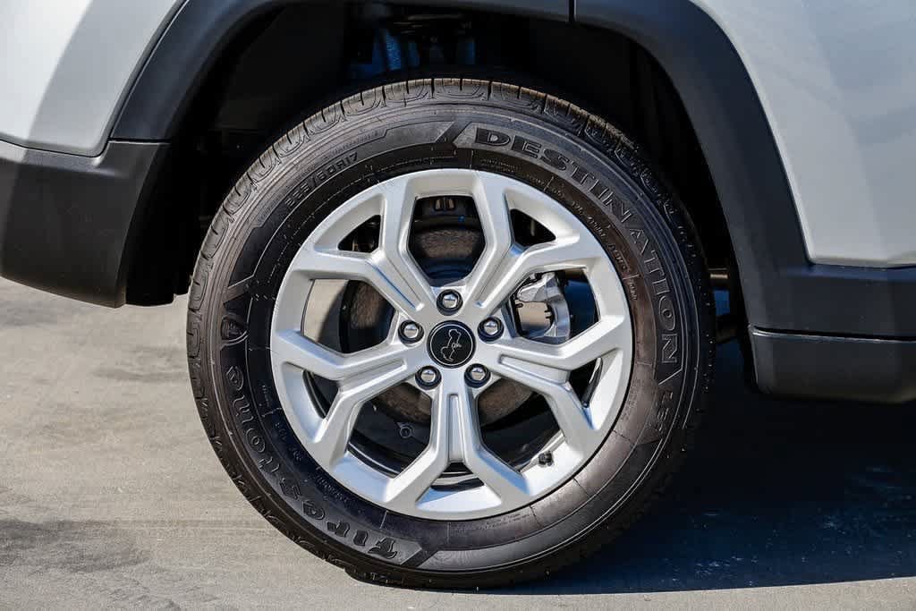 Used 2025 Jeep Compass Sport AWD/4WD image 11
